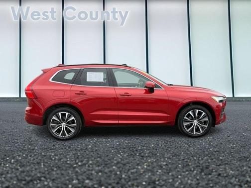 2022 Volvo XC60 B5 Momentum