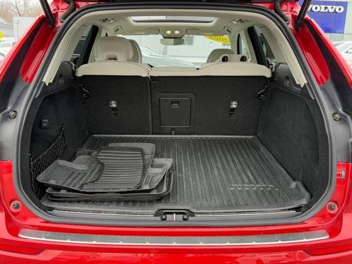 2022 Volvo XC60 B5 Momentum