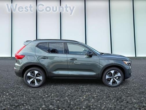 2026 Volvo XC40 B5 Plus