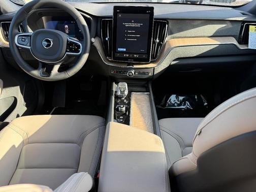 2026 Volvo XC60 B5 Plus