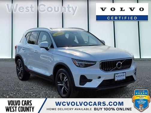 2025 Volvo XC40 B5 Core Bright Theme