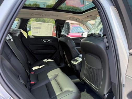 2025 Volvo XC60 B5 AWD Core