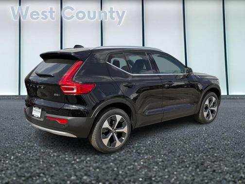 2025 Volvo XC40 B5 Core Bright Theme