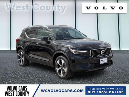 2025 Volvo XC40 B5 Core Bright Theme