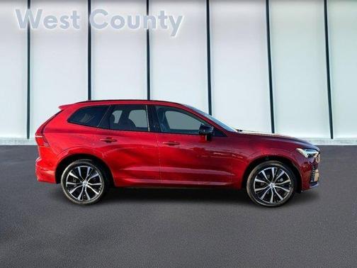 2023 Volvo XC60 B5 Plus Dark Theme