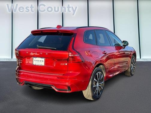 2023 Volvo XC60 B5 Plus Dark Theme