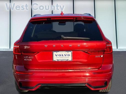 2023 Volvo XC60 B5 Plus Dark Theme