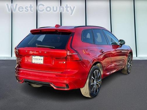 2023 Volvo XC60 B5 Plus Dark Theme