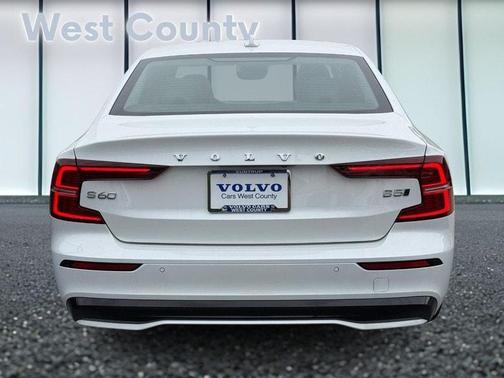 2024 Volvo S60 B5 Plus Dark Theme