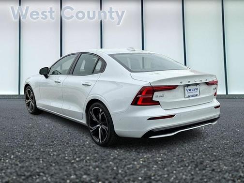 2024 Volvo S60 B5 Plus Dark Theme