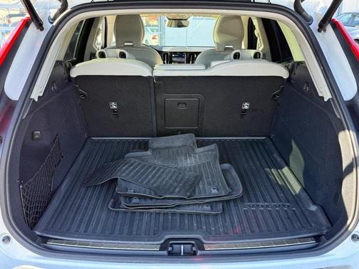 2025 Volvo XC60 B5 Ultra