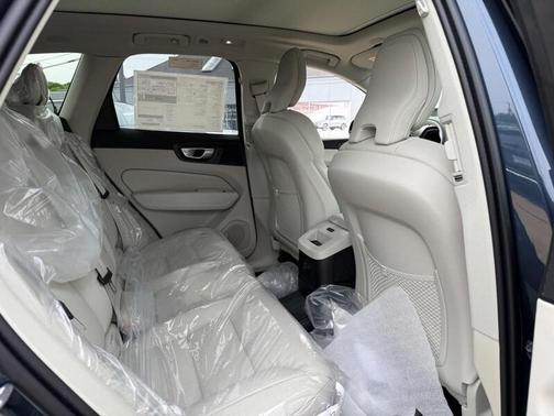 2025 Volvo XC60 Plug-In Hybrid T8 AWD Plus