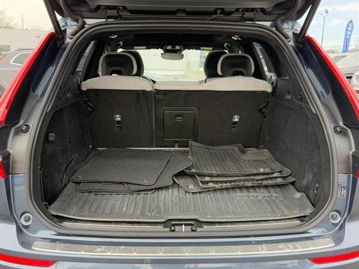 2023 Volvo XC60 Recharge Plug-In Hybrid T8 Ultimate Bright Theme