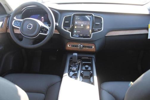 2025 Volvo XC90 B6 AWD Plus 7-Seater