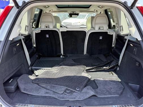 2022 Volvo XC90 T6 Inscription 7 Passenger