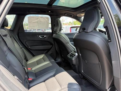 2025 Volvo XC60 B5 AWD Ultra Black Edition
