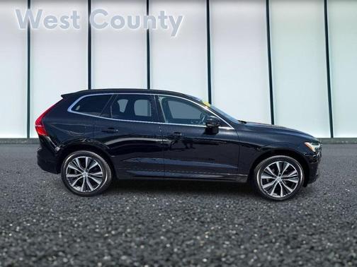 2022 Volvo XC60 B5 Momentum