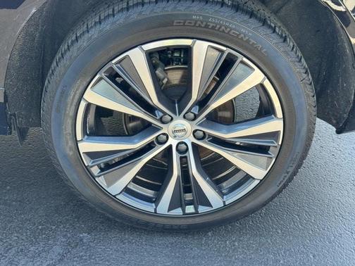2022 Volvo XC60 B5 Momentum