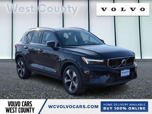 2025 Volvo XC40 B5 Plus Bright Theme