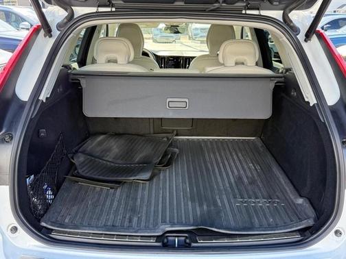 2023 Volvo XC60 B6 Ultimate Bright Theme