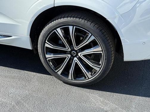 2023 Volvo XC60 B6 Ultimate Bright Theme