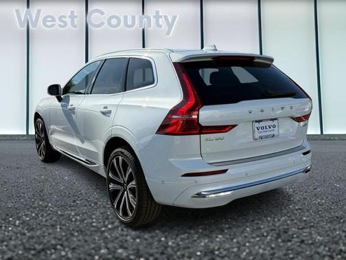 2023 Volvo XC60 B6 Ultimate Bright Theme