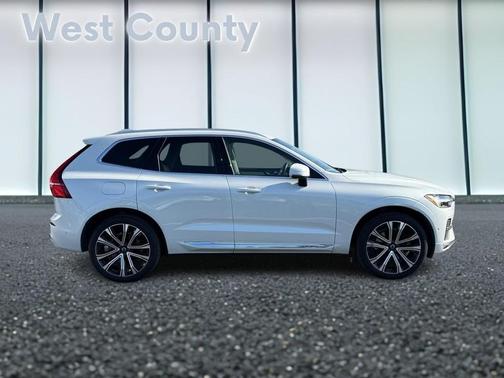 2023 Volvo XC60 B6 Ultimate Bright Theme