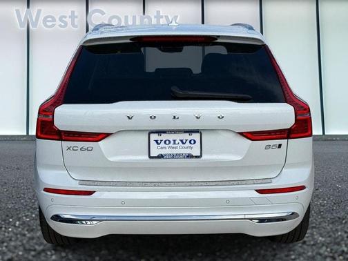 2023 Volvo XC60 B5 Ultimate Bright Theme