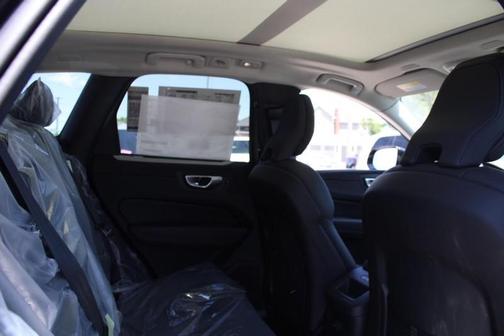 2024 Volvo XC60 Recharge Plug-In Hybrid T8 Plus Dark Theme
