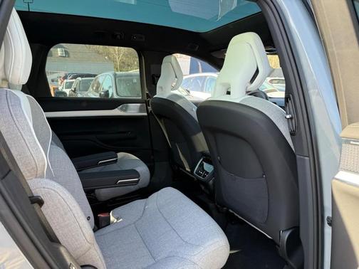 2025 Volvo EX90 Twin Motor Performance Ultra 6-Seater