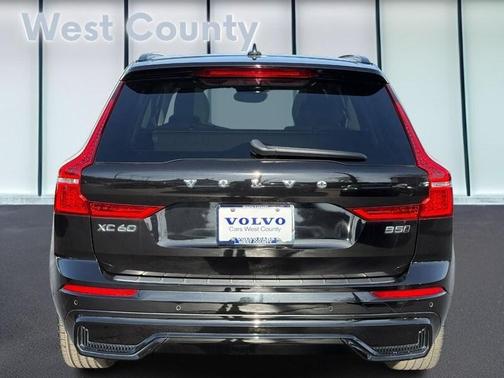 2024 Volvo XC60 B5 Plus Dark Theme