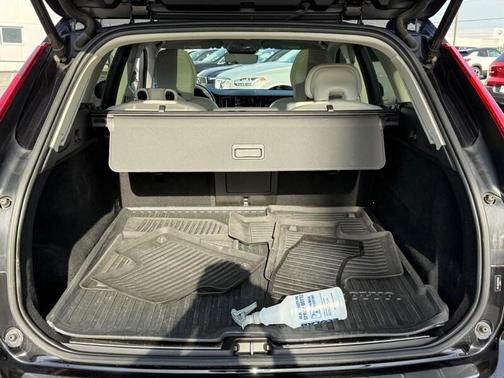 2024 Volvo XC60 B5 Plus Dark Theme