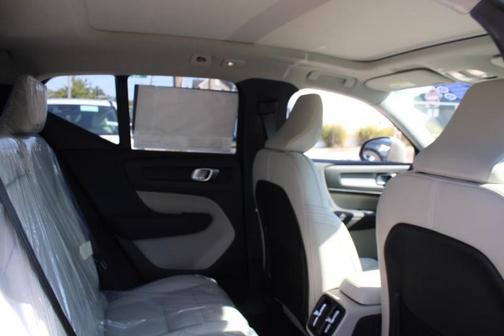 2025 Volvo XC40 B5 Plus Bright Theme