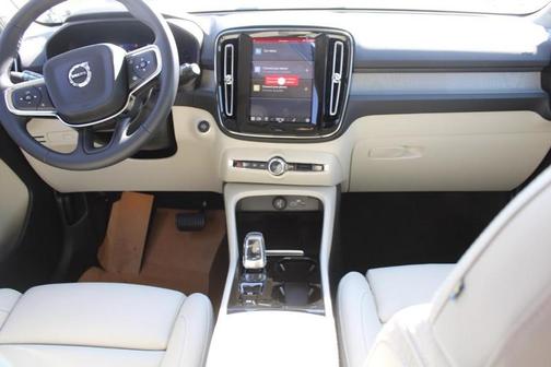 2025 Volvo XC40 B5 Plus Bright Theme