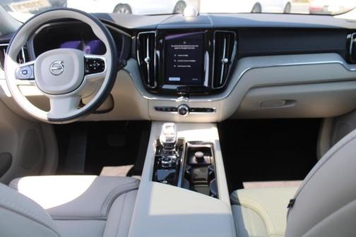 2025 Volvo XC60 Plug-In Hybrid T8 Ultra