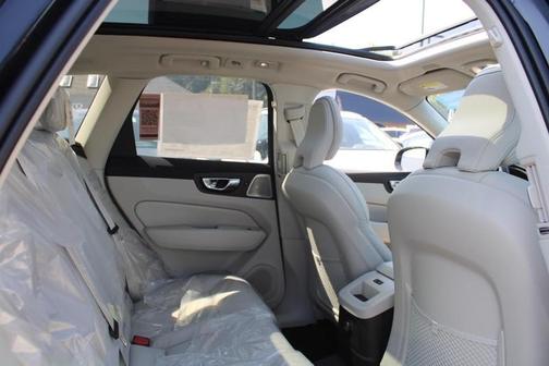 2025 Volvo XC60 Plug-In Hybrid T8 Ultra