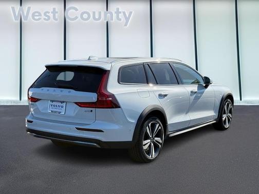 2026 Volvo V60 Cross Country B5 Plus