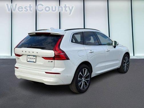 2022 Volvo XC60 B5 Momentum