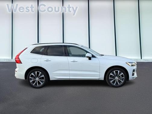 2022 Volvo XC60 B5 Momentum