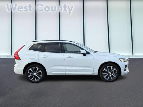 2022 Volvo XC60 B5 Momentum
