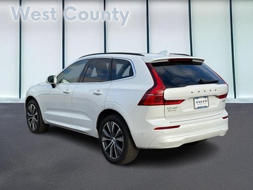 2022 Volvo XC60 B5 Momentum