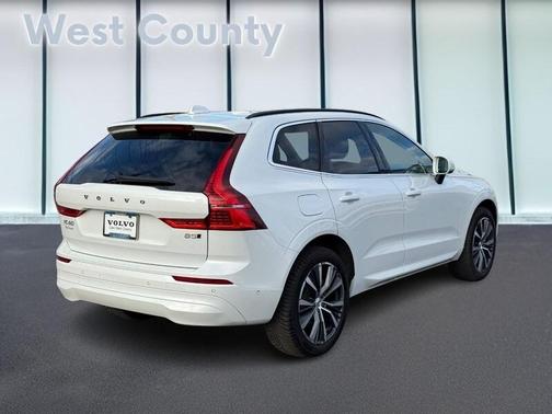 2022 Volvo XC60 B5 Momentum