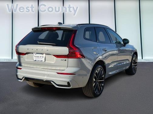 Metallic 2026 Volvo XC60 B5 Ultra