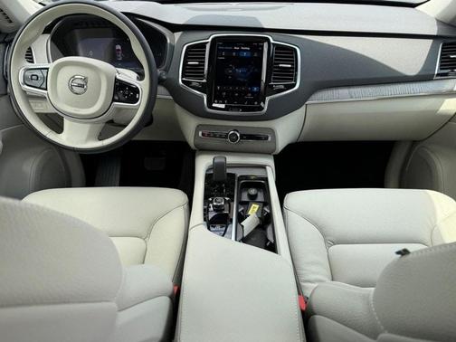 2025 Volvo XC90 Plug-In Hybrid T8 AWD Plus 6-Seater