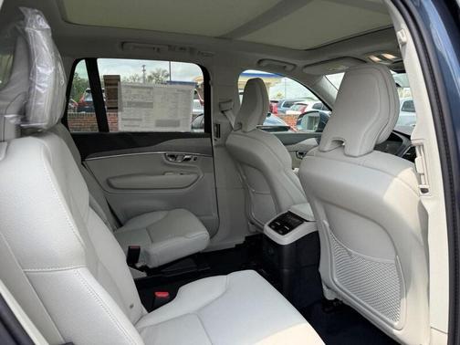2025 Volvo XC90 Plug-In Hybrid T8 AWD Plus 6-Seater