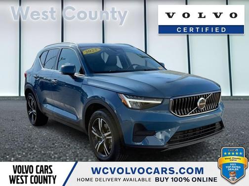 2025 Volvo XC40 B5 Core Bright Theme