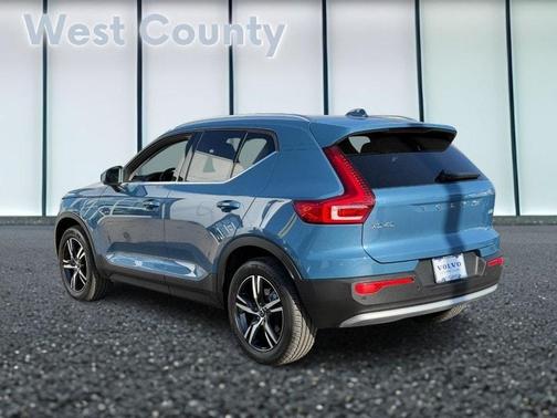 2025 Volvo XC40 B5 Core Bright Theme