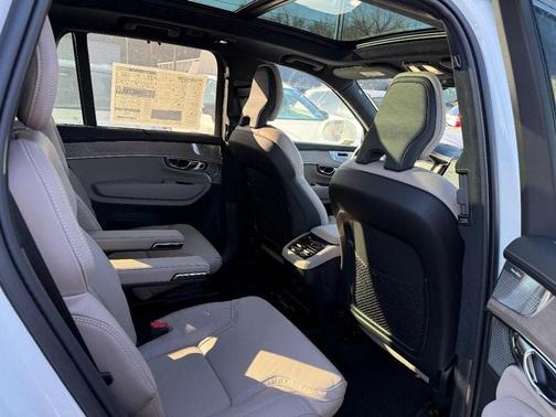 2026 Volvo XC90 B6 Ultra 6-Seater