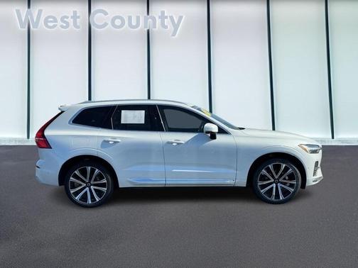 2023 Volvo XC60 B5 Ultimate Bright Theme