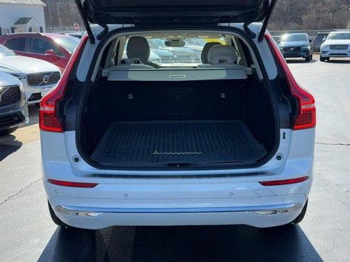 2023 Volvo XC60 B5 Ultimate Bright Theme
